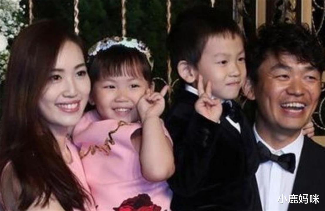 彭昱畅|离婚后，王宝强带着儿子向左，马蓉带着女儿向右，如今2娃差距大