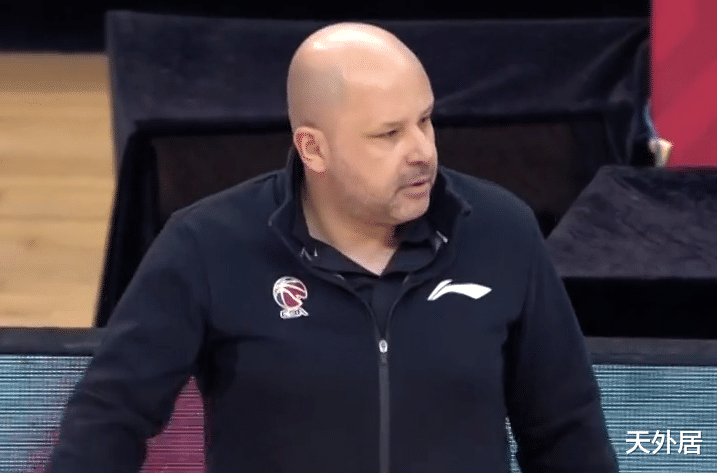 廣東男籃|離大冷只差10秒！外援2罰不中，廣東逃出生天，杜鋒一度捂臉絕望