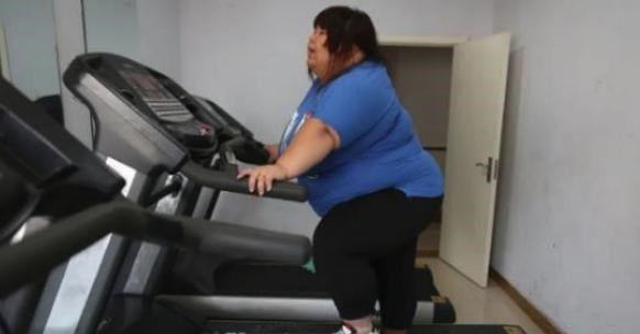 校花|“宠妻狂魔”火了，昔日校花被养到300斤，前后颜值判若两人