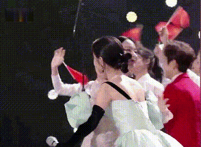 周芷若|离开《快本》这个避风港,吴昕不装了谢娜不颠了,两人真实实力见高低