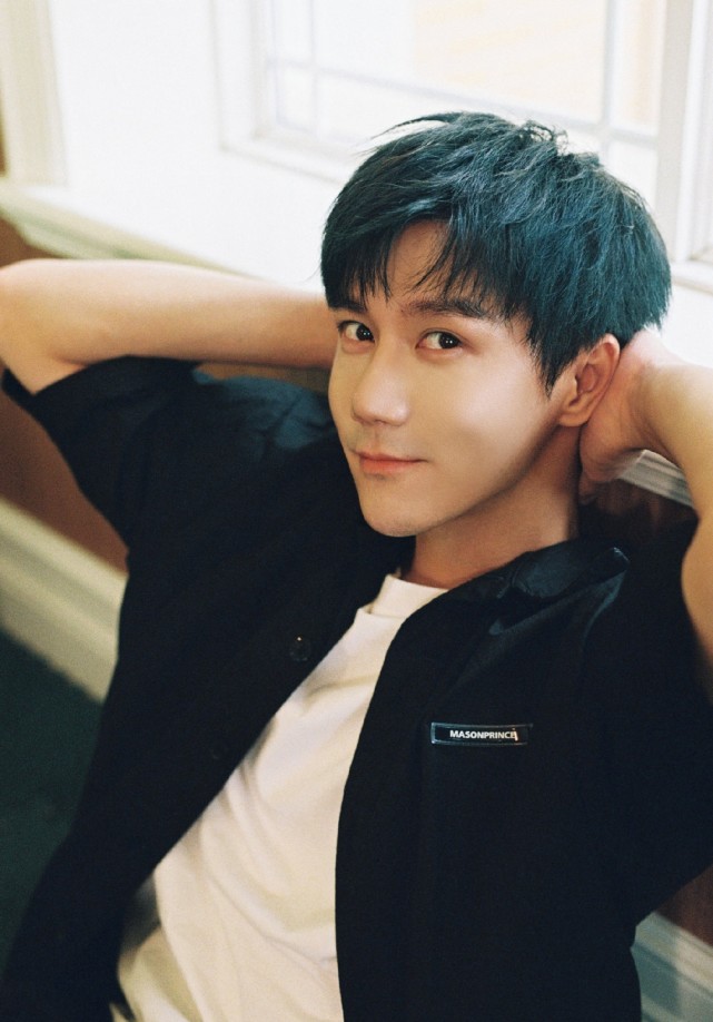 白梦妍|白鹿晒婚服照：终于嫁了，本以为是开玩笑，仔细看了照片原来如此