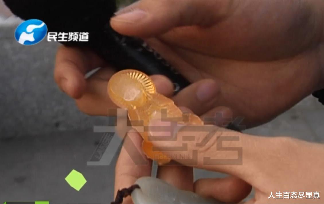 男子中奖倒赔1962元,抽中2万元金镶玉竟是金箔纸伪装,亏大了