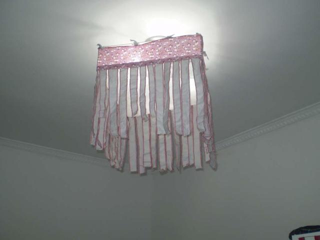 |抠门表嫂3.2万装修新房,满屋破布似灵堂,客厅灯具好瘆人