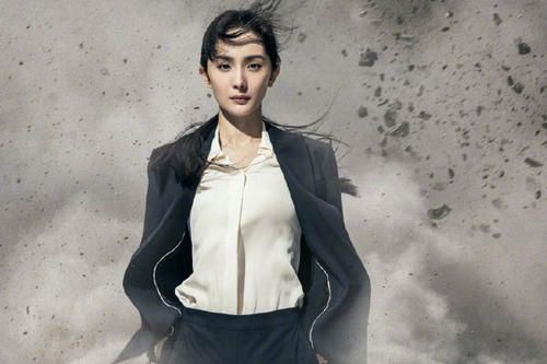 杨幂|“人间水蜜桃”杨幂内衣广告流出，曲线堪比过山车。