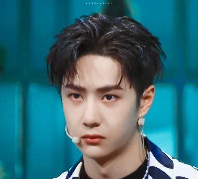 街舞|街舞对决一触即发，王一博霸气回应：没关系，直接来吧！