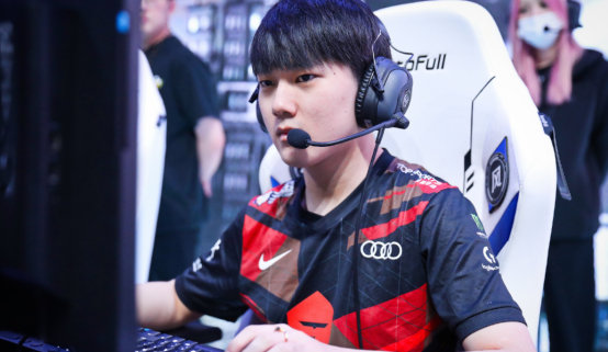 jackeylove|JKL直言新赛季最想碰BLG 并为纪录片言论致歉369