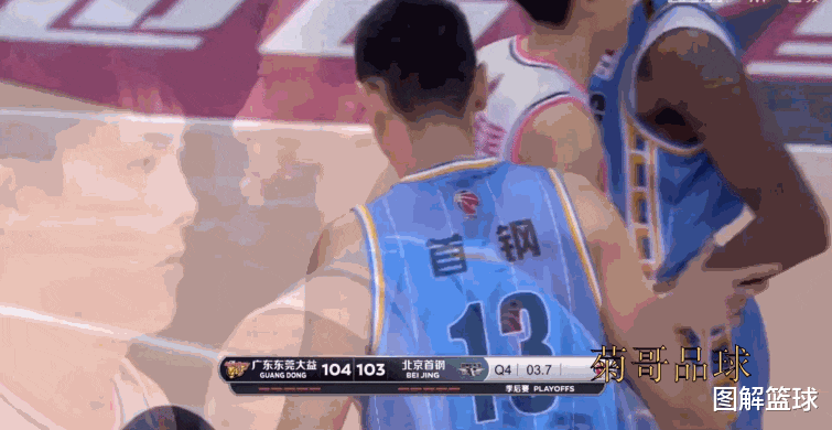 索尼·威姆斯|剩13秒落后4分, 科尔看到库里一瘸一拐后摇手示意库里放弃比赛