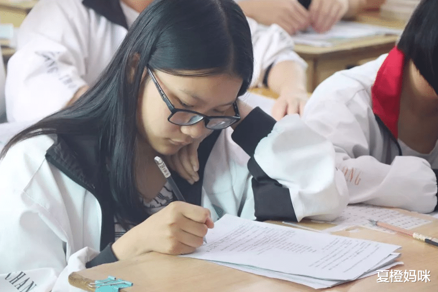 夏橙妈咪|2021高考复读人数再创新高，已经达到187万，其中不乏高分复读生
