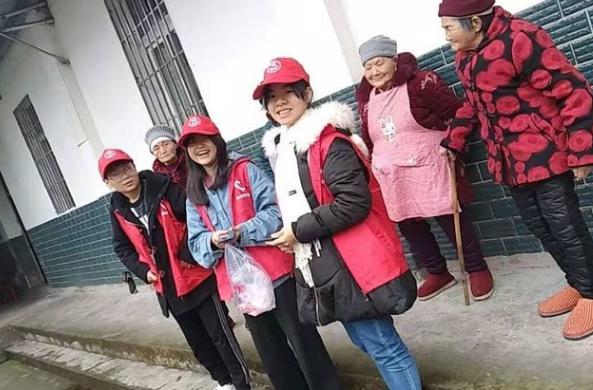 哑铃妈妈|养老院里的老大爷给大家上了一课：不要做丁克，养儿防老是靠谱的