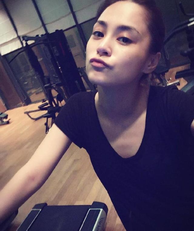 健身|40岁钟欣潼容颜未变，坚持健身，为戏减肥，如今依然明艳动人