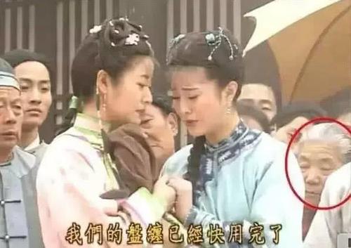 舜网 史上最“尬”穿帮镜头，还珠格格忍了，陈乔恩这手头可真长