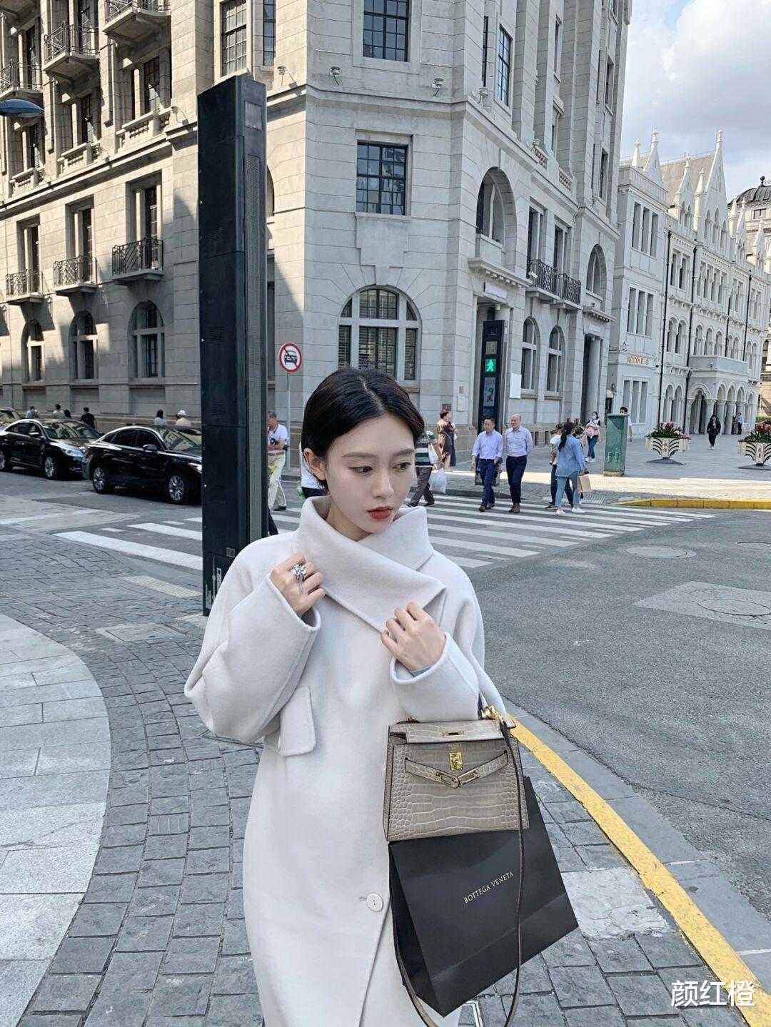 颜红橙 冬季穿搭没思路?看看这些洋气又高级的“大衣”穿法,百搭又实用