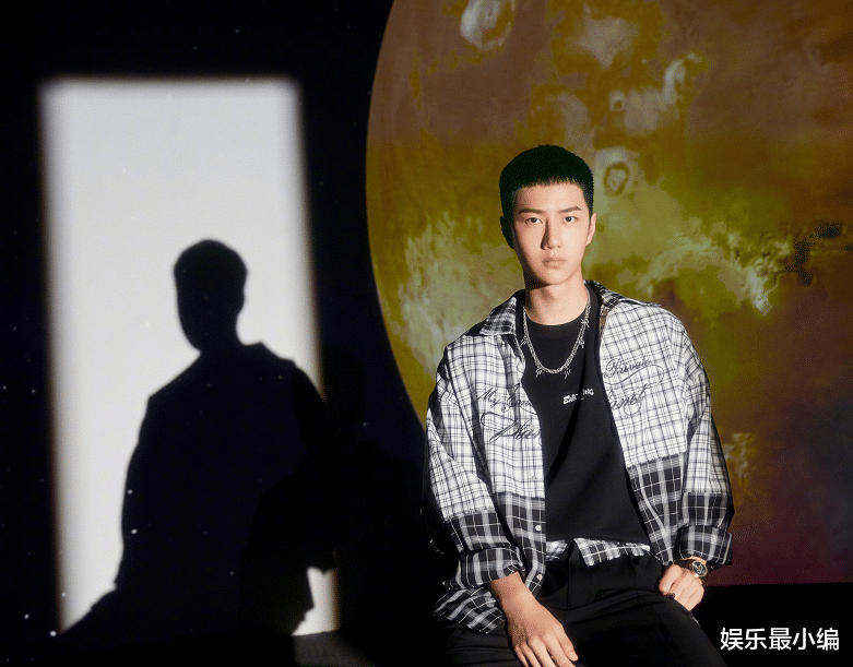 王一博|王一博回应发型争议，霸气发言再现直男本色，酷盖的事你少管