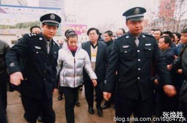 明星|没一点优待！9位明星狱中生活：洗澡上厕所没隐私，孤独到玩蚊子