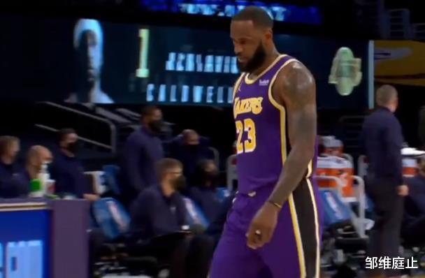 勒布朗·詹姆斯|20分的大反超！詹姆斯里突外投挡不住，在镜头前跳起舞来！