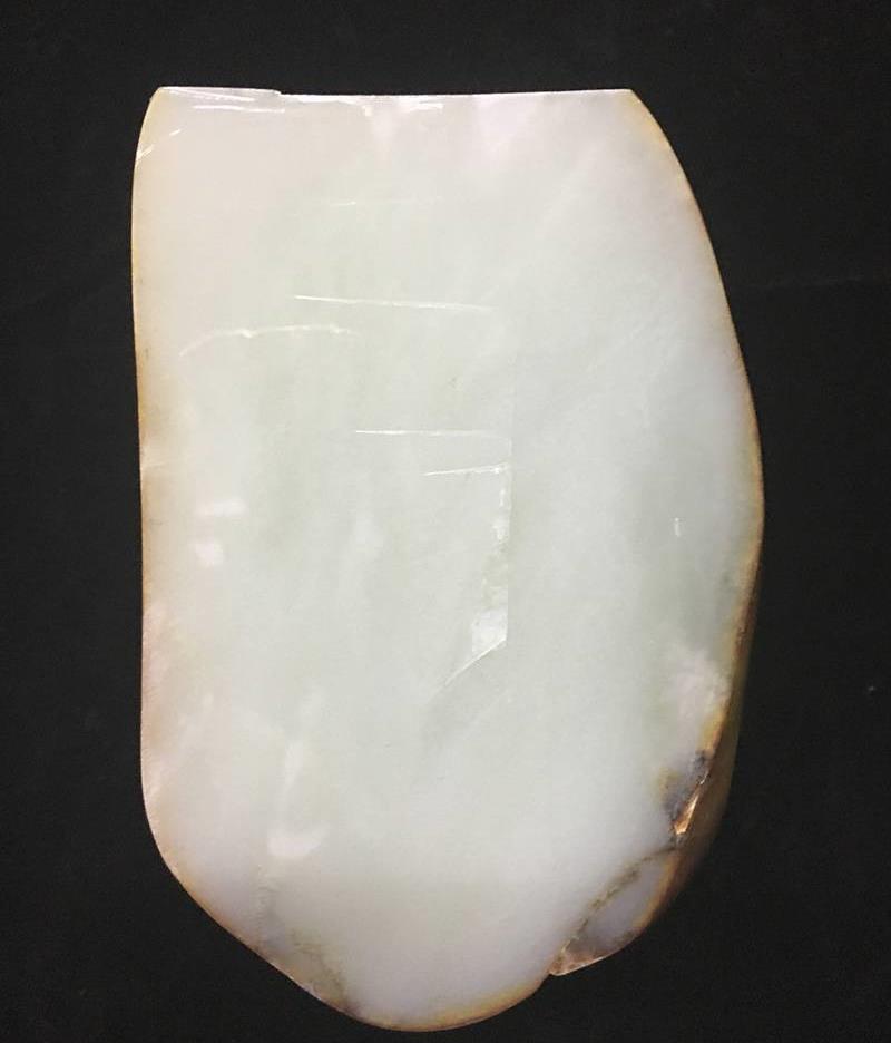 |一块伤痕累累的带僵料，就这样变出了两个过万的和田玉手镯