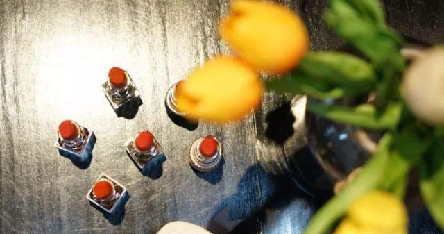 怀孕|“宠妻狂魔”太疯狂，将校花老婆宠成公主，如今体重达到300斤