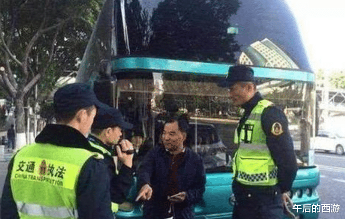 季乐|CBA四冠王，退役后甘愿当交警，妻子曾是篮球宝贝