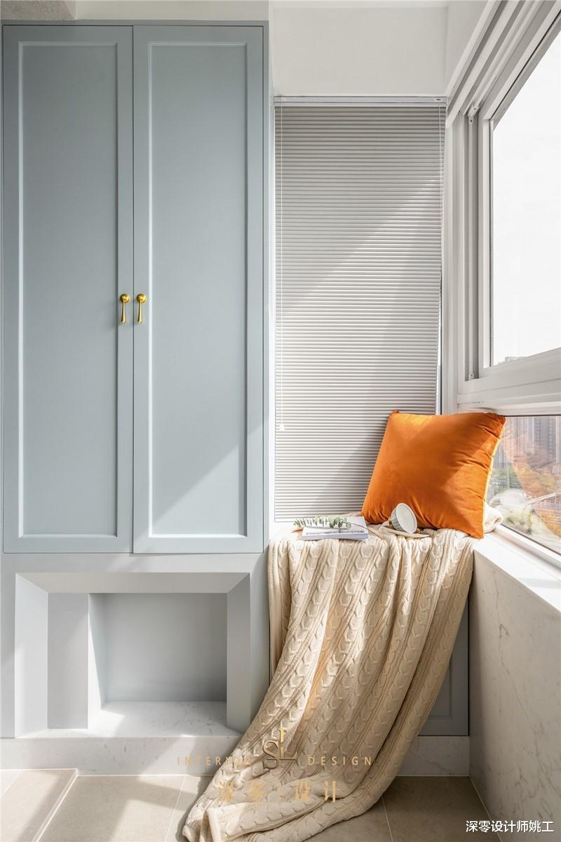 |客厅连着阳台，有什么好犹豫的，纳入室内，压根不耽误你日常洗晾