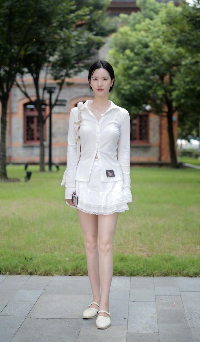 言真说 夏装颜色怎么选？清爽干净的白色，让你的穿搭更有气质感