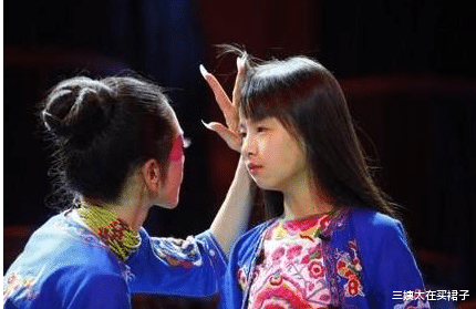 三姨太在买裙子|深扒!杨丽萍的小彩旗,成名后的堕落史!自毁的功力,不亚于郑爽
