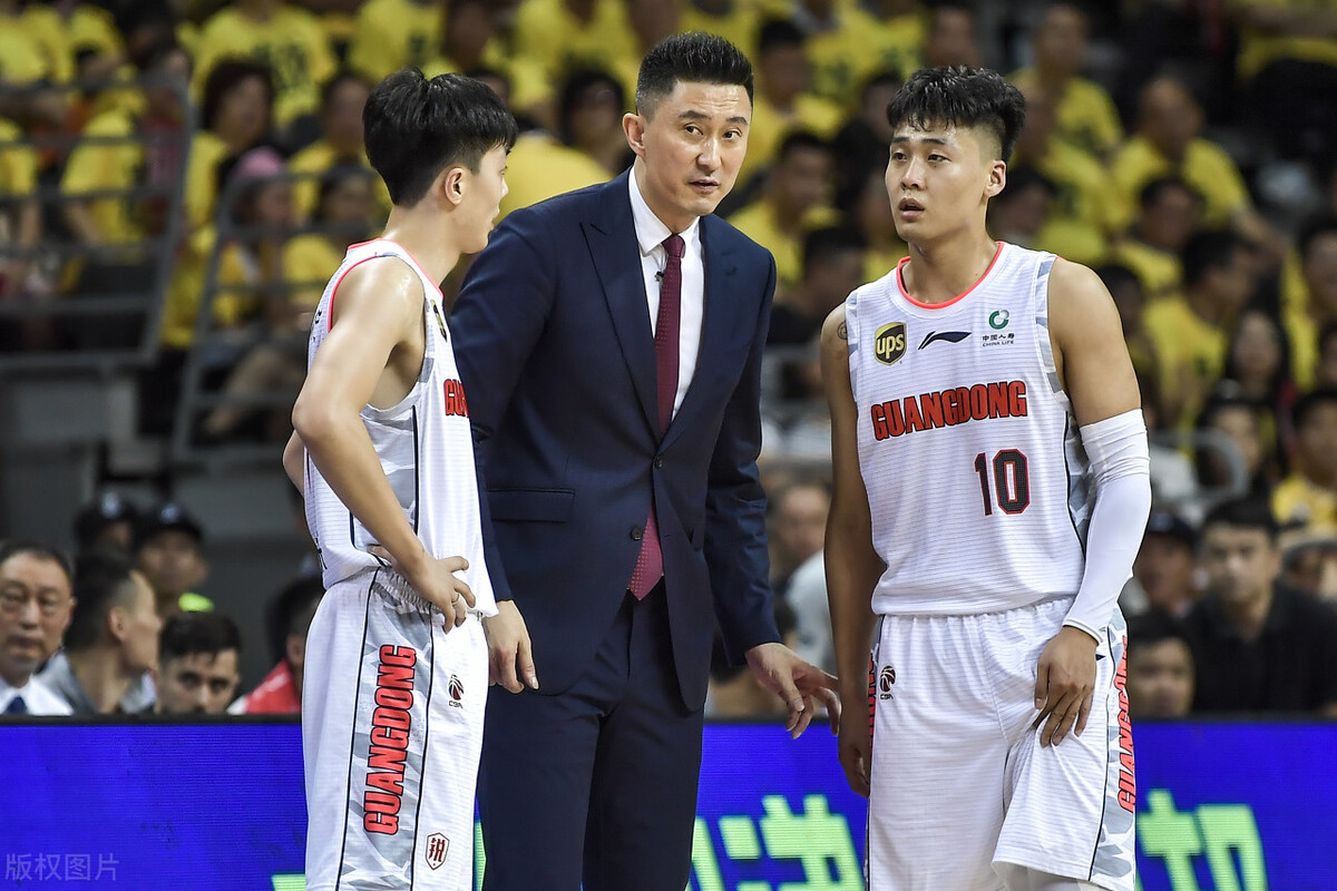 广东男篮|杨鸣突传坏消息！广东突发奇招，辽篮争冠计划遭打击