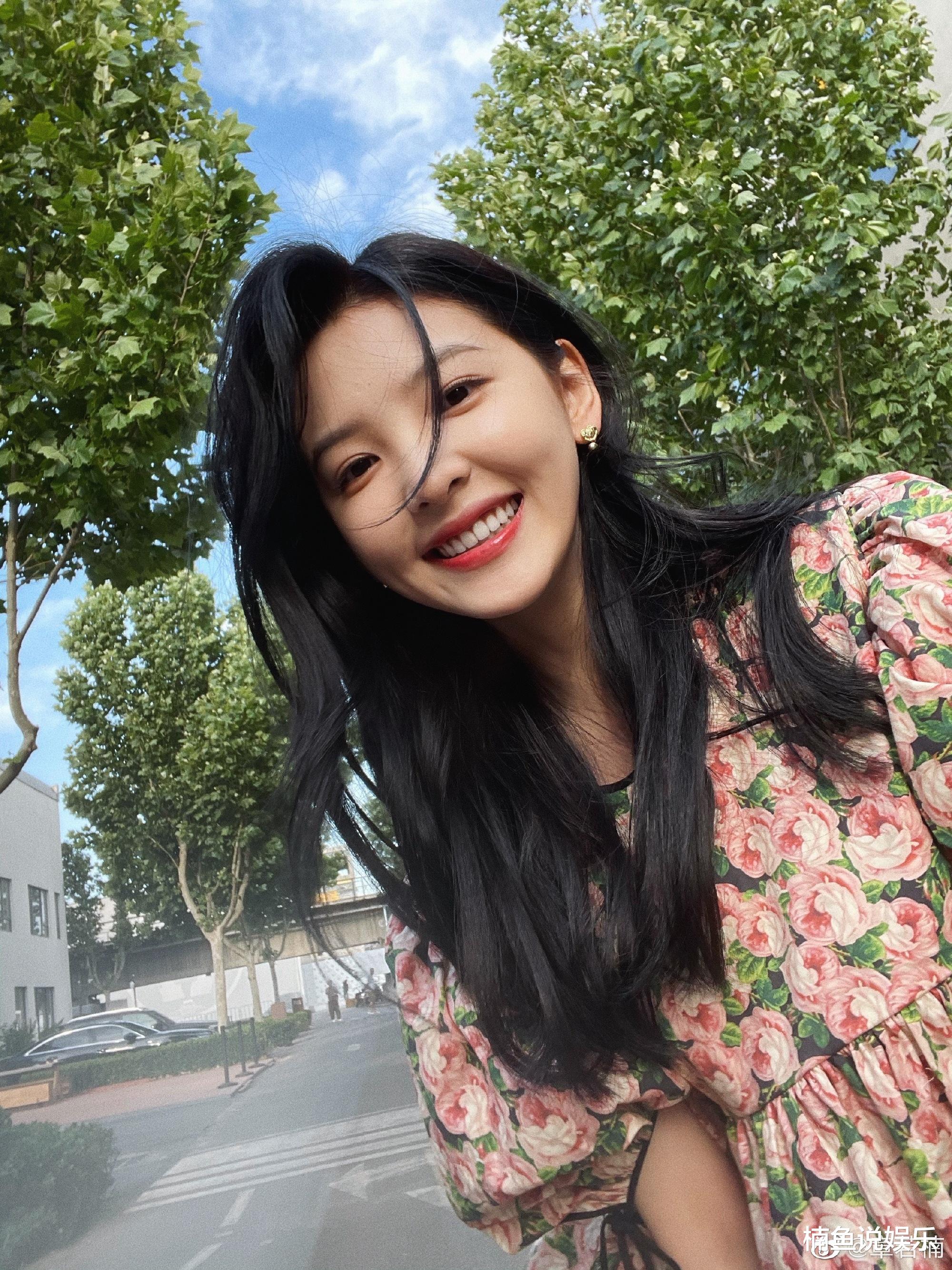 洛丽塔|24岁章若楠好甜！齐刘海长发演绎洛丽塔女孩，少女感十足