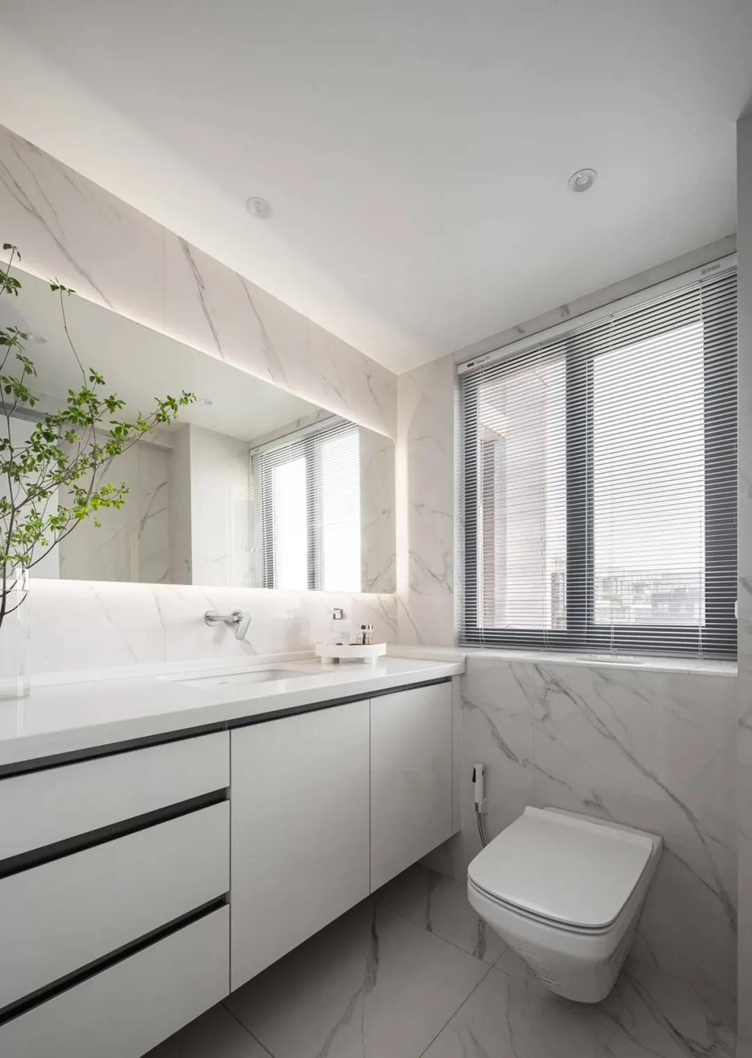 留白+不锈钢+原木风：123m2大平层精装房，改完后满屏高级感！