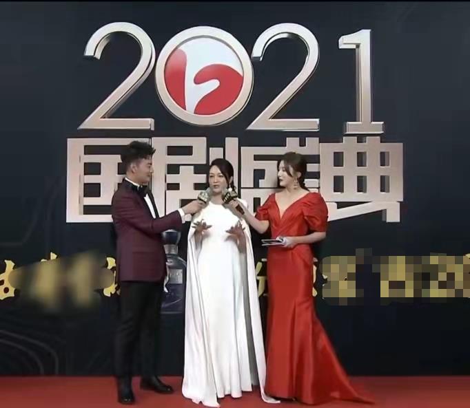 周群|国剧盛典安徽女主持红毯惊艳！周群仙气飘飘，余声紧身裙秀好身材