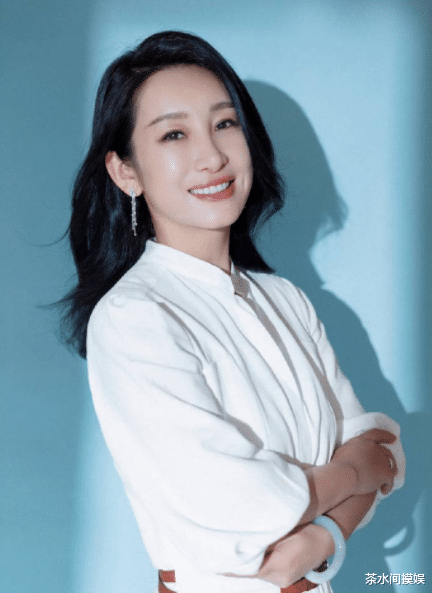 证件照|女星证件照对比：一半土气、一半和平时没差别，整没整容一目了然