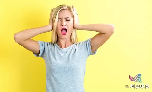 胃酸|为什么捂着耳朵听自己说话,声音会变大?好奇心终于被满足了
