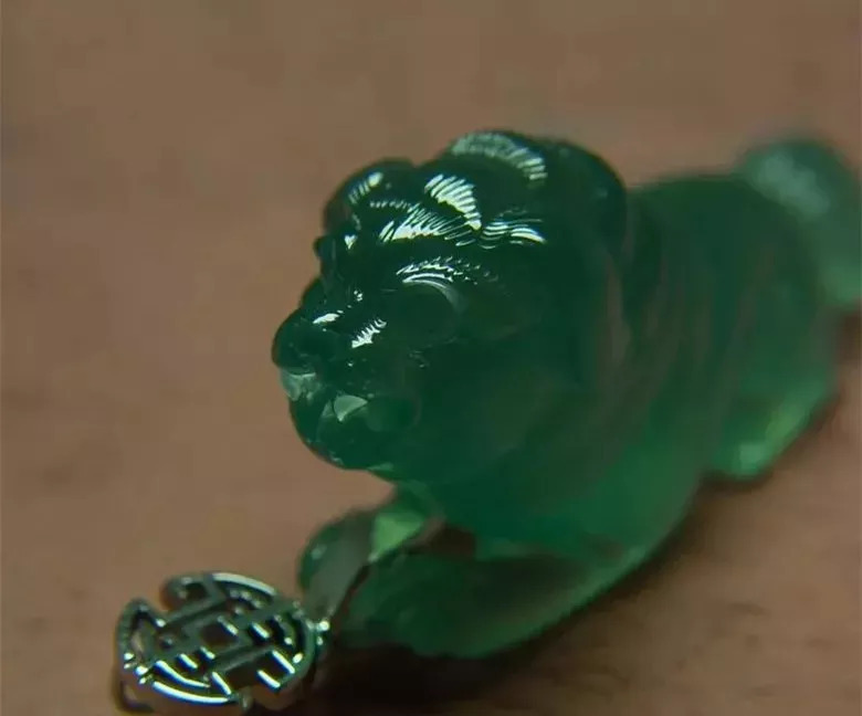 翡翠|比帝王绿更珍贵的神级翡翠-龙石种翡翠