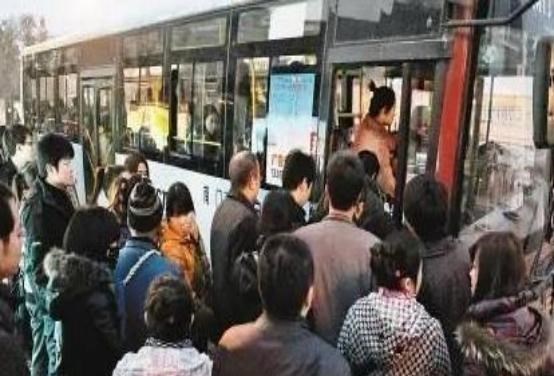 取消“老人免费乘车”?“新建议”被提出,后续会不会统一实行?