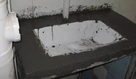 |为了省钱,老公用水泥现做了个洗手池,发到业主群都炸开了锅!