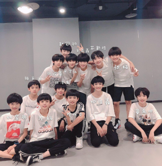 李飞|天府少年团出道被网友指责，没有李飞的命，偏有李飞的病