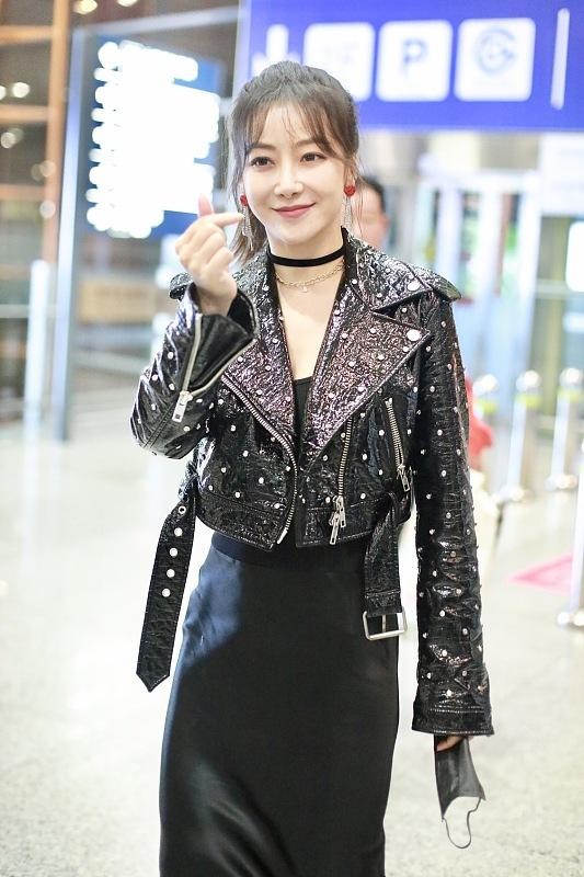 陈紫函|陈紫函的颜值身材也太好了，穿的服装也超年轻，不像奔五的中年人