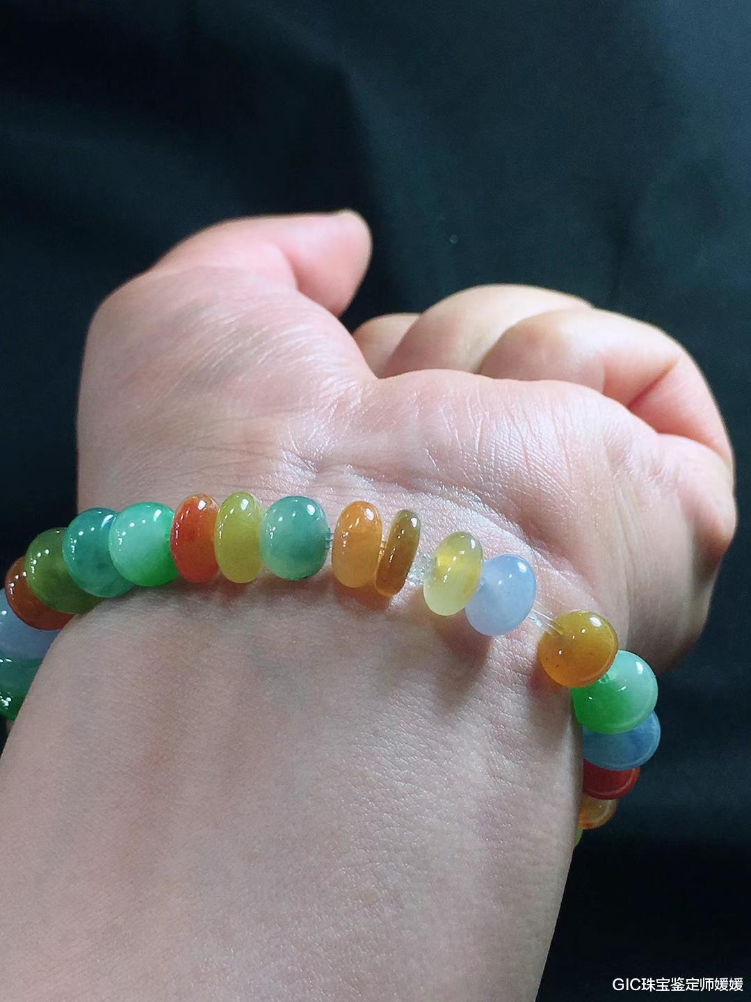 翡翠手串|七彩虹的颜色集中于一件首饰，多彩翡翠手串，将色彩之美娓娓道来