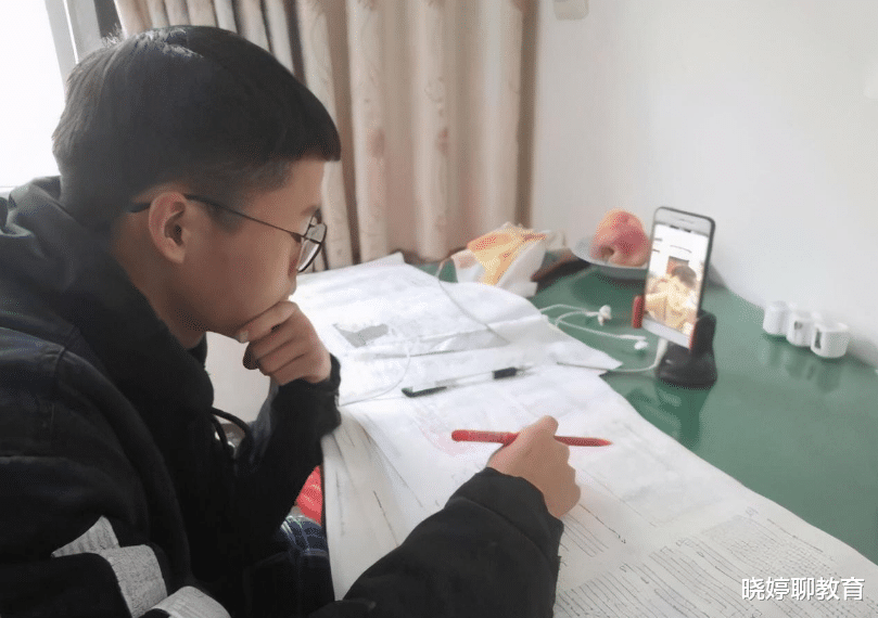 大学|高考686分全校第一，却被同学嘲笑，只因高三“补课费”花了十万