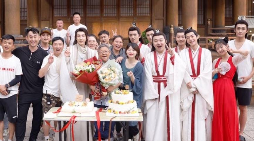 花匠小美|《花戎》美女扎堆，以为姜杉宋昕冉够美，不料“魏枝”古装好养眼