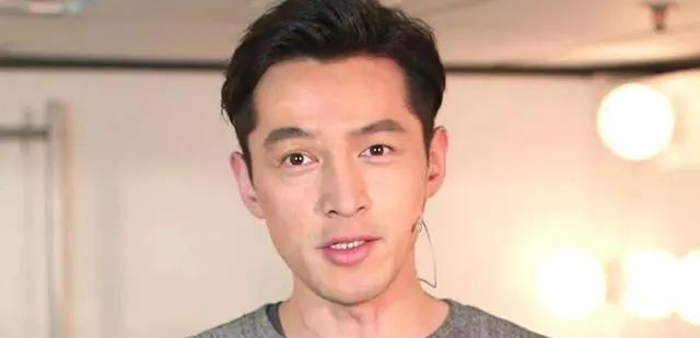 胡歌|胡歌被问及最想娶谁当媳妇，他脱口而出3个字，网友：在一起！