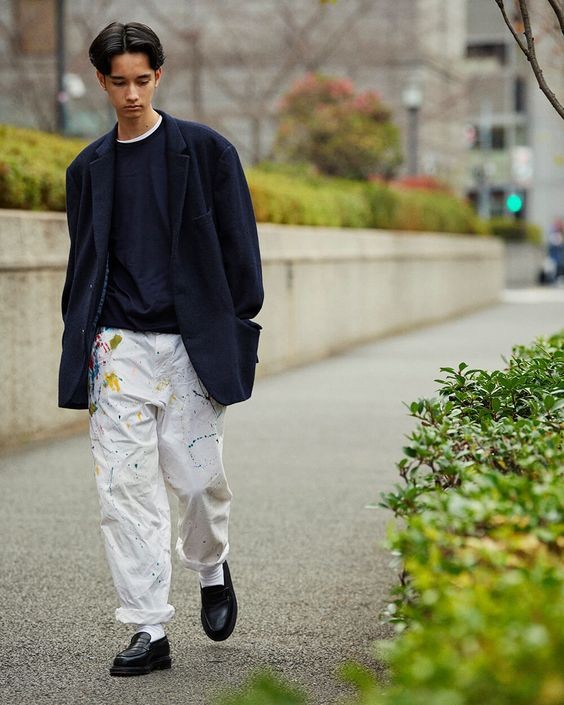 男士穿衣搭配杂志|男人穿皮鞋就落伍了？那你没穿对，搭配白袜试试，回头率高又时髦