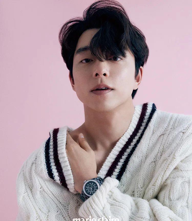 育邻人|组图：“不老男神”孔刘秋季杂志大片，温柔成熟笑容迷人