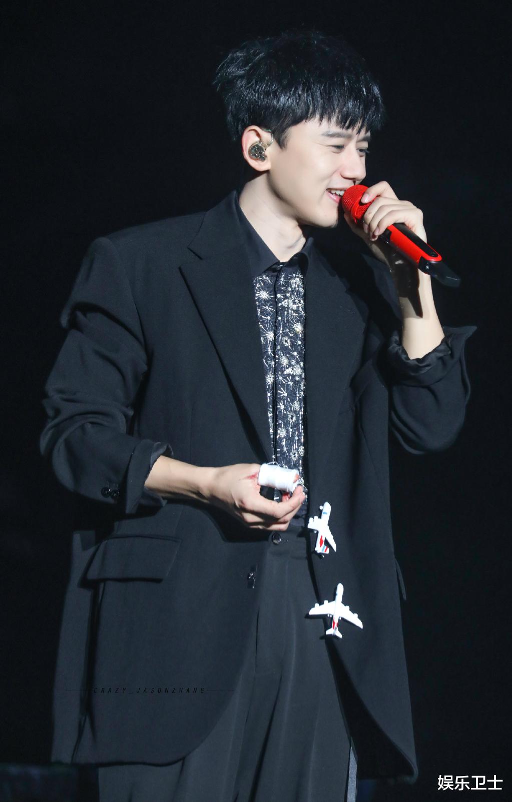 王一博|谢娜发博回应张杰受伤，有带跳跳悄悄去看演唱会，夫妻俩当时对话惹人泪崩