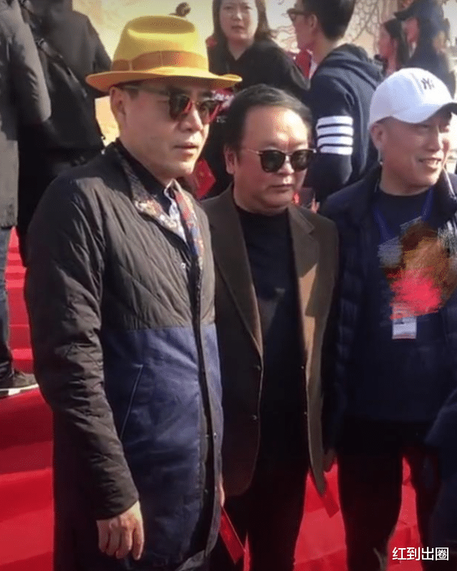 胡兵|50岁胡兵出席活动排场大！保镖多到站满两部电梯，现场无人识显尴尬