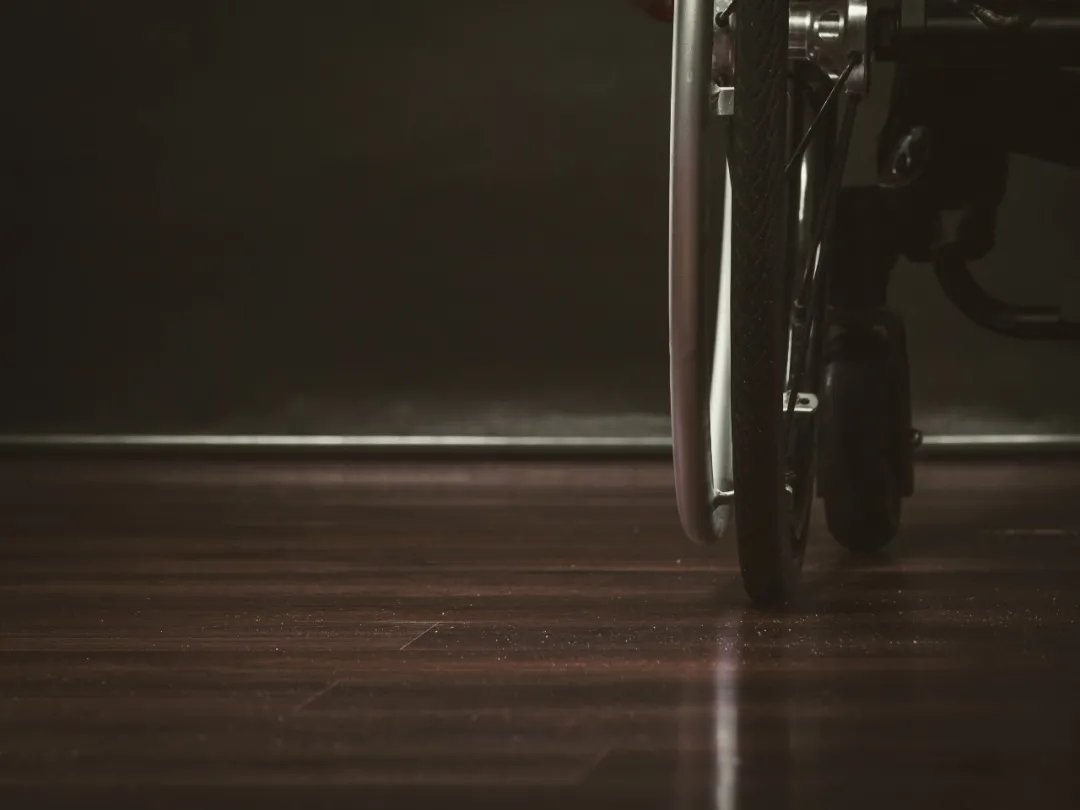 脑卒中|脑卒中14年，她想砍断自己的手脚