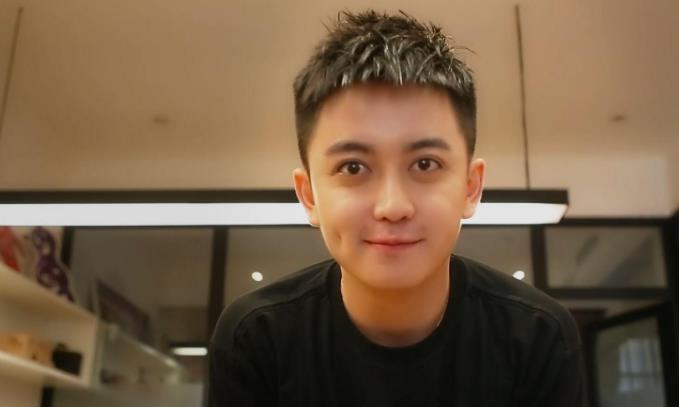 整容|男网红花钱整容成毁容，哭诉脂肪填充后变丑八怪，20岁似中年大叔