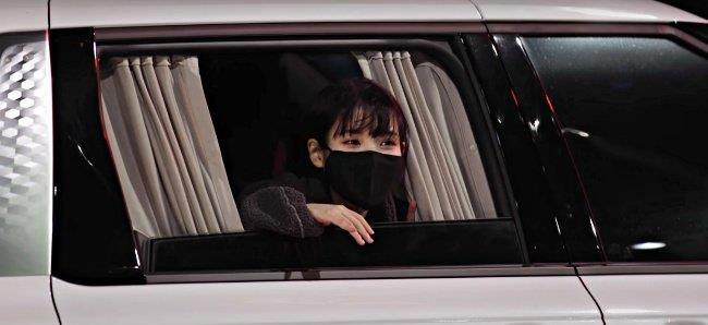 iu|《2021 MMA》IU狂扫5大奖！下班路久违见粉丝，含泪哽咽被感动