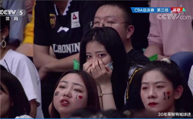 胡明轩|漂亮阿姨又来了！胡明轩妈妈梨花带雨太动人，成CBA最热大美人