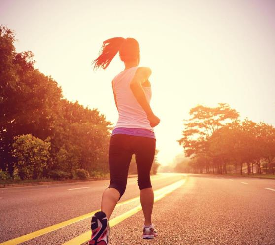 跑步|身高176美女,坚持跑步4年,打造\沙漏型\身材,惹人羡慕