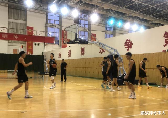 山东男篮|正式亮相！山东全新教练组出炉，宫鲁鸣领衔，他能替代巩晓彬吗？
